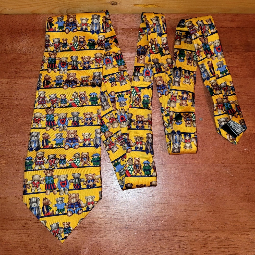 VTG Italian Teddy Bear Tie by St Michael from Marks and Spencer 100% Silk Yellow